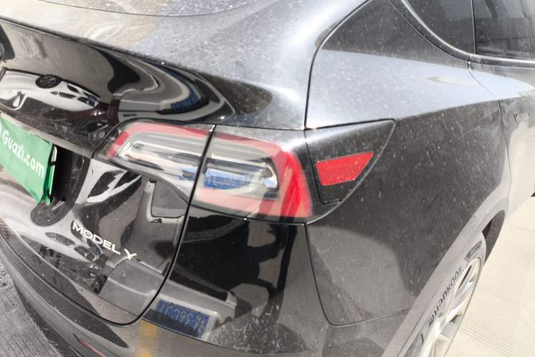 Used Tesla Model Y 2021 Long-Range All-Wheel-Drive Version Right Rear Taillight