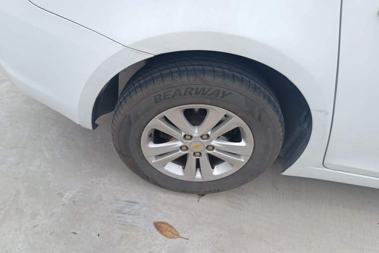 Used Chevrolet Cruze 2015 Hatchback 1.6L Manual Comfort Edition