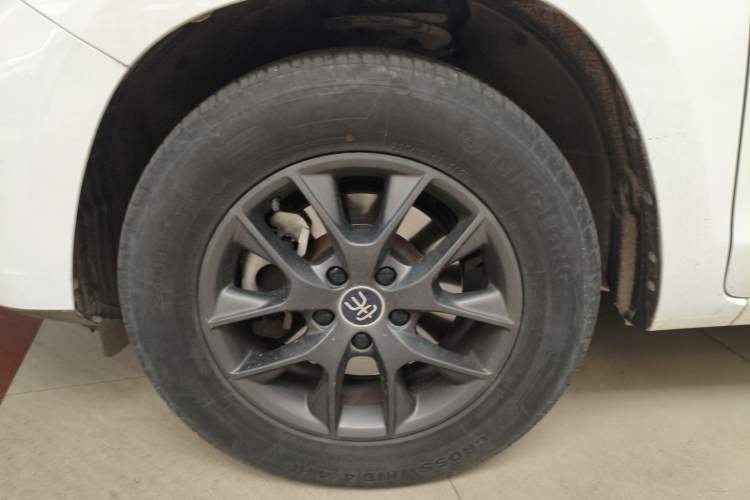 Used BYD Song 2020 Classic Edition 1.5T Automatic Elite Model Left Front Wheel Hub