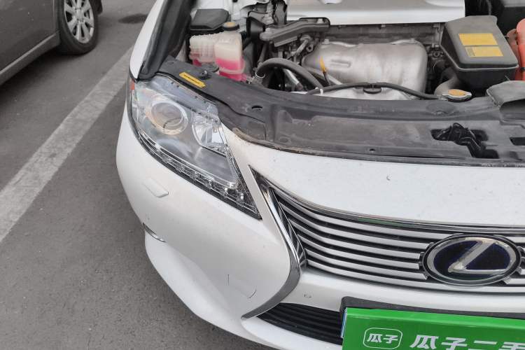 Used Lexus ES 2013 300h Elite Edition
