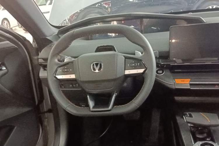 Used CHANGAN UNI-V 2022 1.5T Smart Navigation Version
