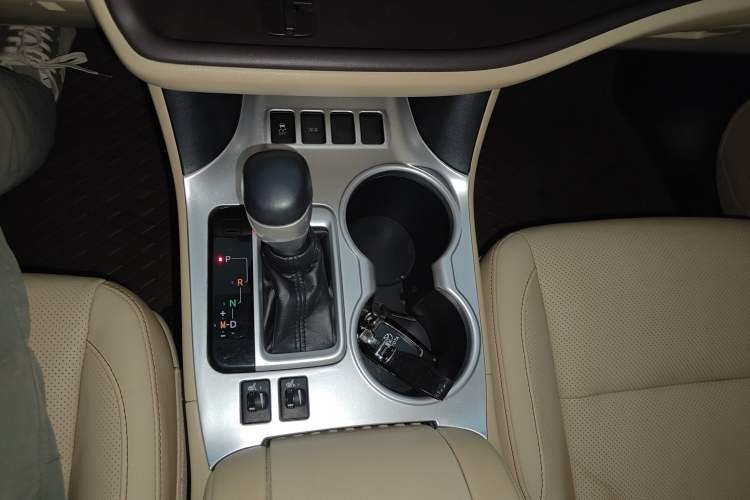 Used Toyota Highlander 2018 2.0T Two-Wheel Drive Luxury Edition 7 Seats China VI Standard
