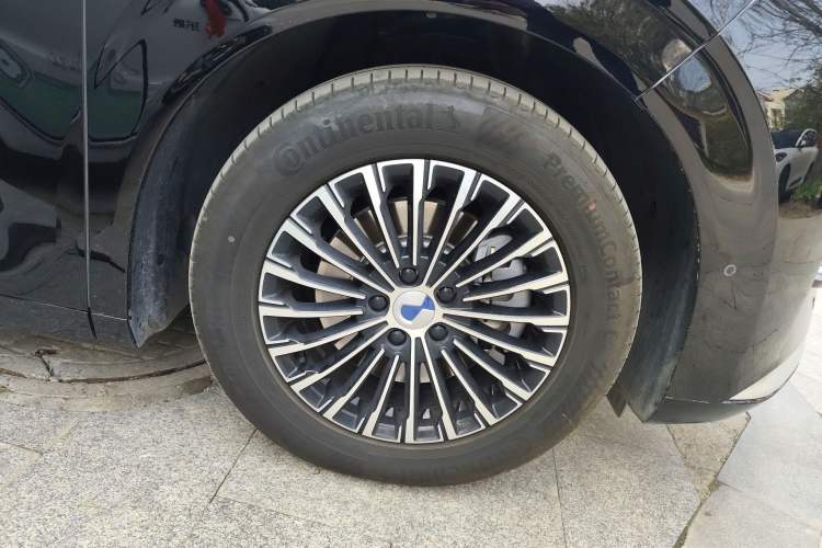 Used Denza D9 2025 DM-i Smart Drive 1020 Four-Wheel Drive Deluxe Model
