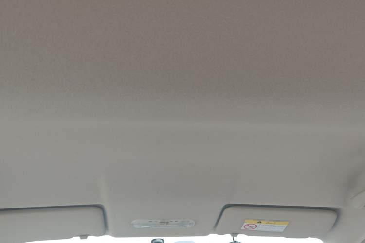 Used Venucia R30 2014 1.2L Manual Enjoyment Edition