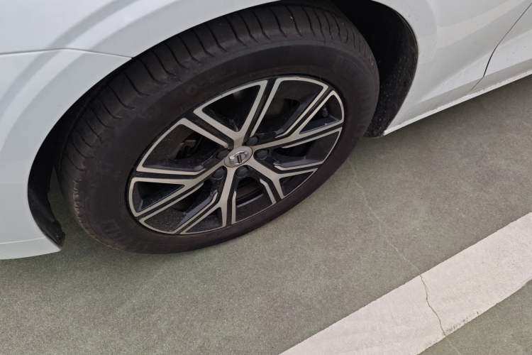 Used Volvo S60 2023 B4 Zhiyi Luxury Edition Left Front Wheel Hub