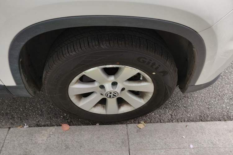 Used Volkswagen Tiguan 2012 1.8TSI Automatic Two-Wheel Drive Trend Edition Right Front Wheel Hub