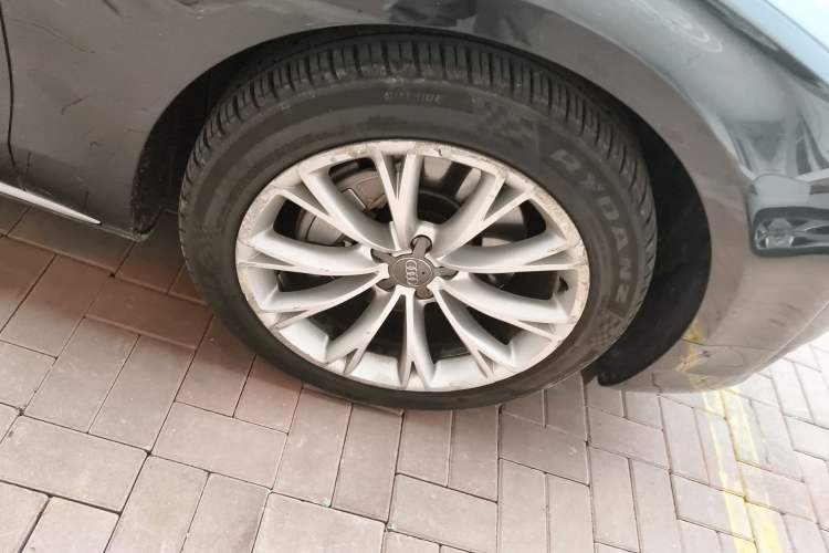 Used Audi A8 2014 A8L 45 TFSI quattro Luxury Model Right Front Wheel Hub