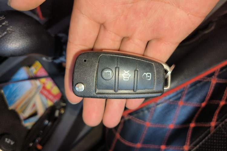 Used Wuling Rongguang V 2016 1.2L Standard Version Vehicle Key