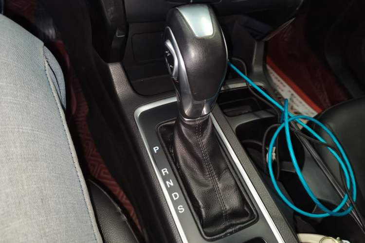 Used Ford Kuga 2019 EcoBoost 180 Two-Wheel-Drive Titanium Plus Model China VI Standard Gear Lever