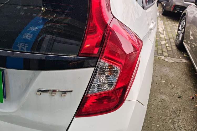 Used Honda Fit 2016 1.5L LX CVT Comfort Model Right Rear Taillight