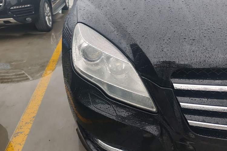 Used Mercedes-Benz R-Class 2015 R 400 4MATIC Luxury Model Right Front Headlight