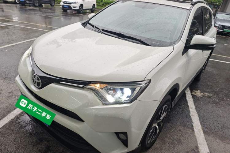 Used Toyota RAV4 2016 2.0L CVT Two-Wheel Drive Fashion Edition China V Standard