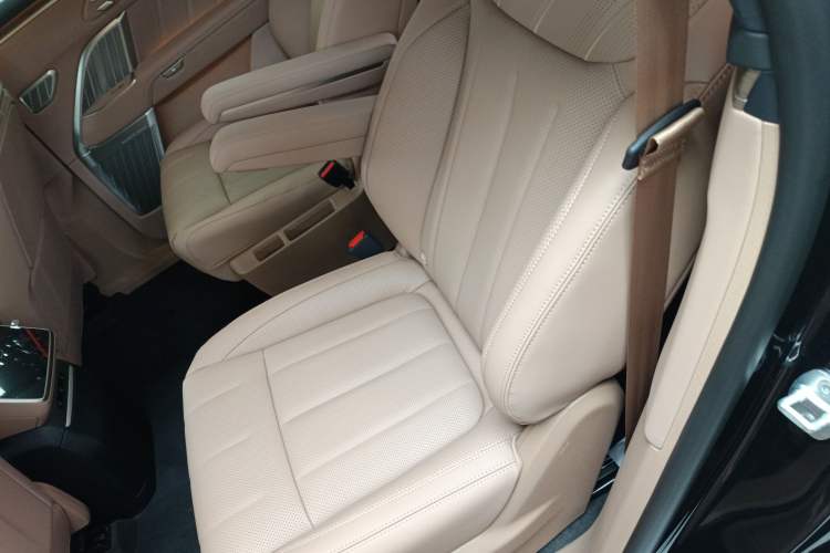 Used ONVO Luxeed L90 2025 Model—Max Six-Seater Version
