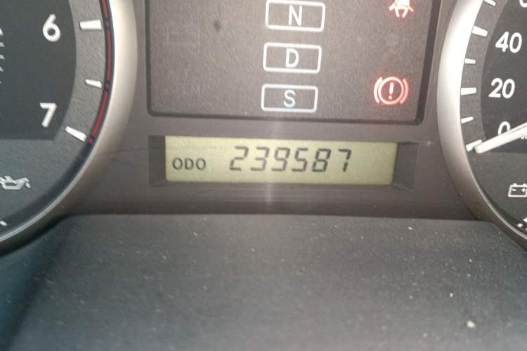 Used Toyota Land Cruiser 2010 4.0L Automatic VX Odometer Close Up