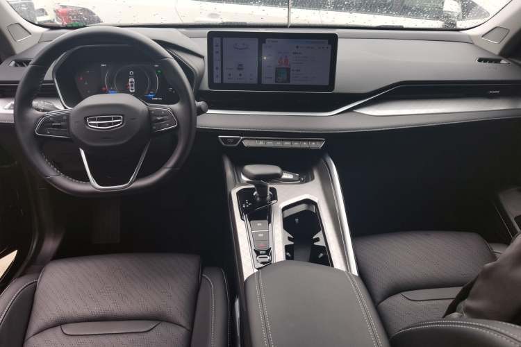 Used Geely Auto Preface 2023 2.0TD Luxury Version Center Console