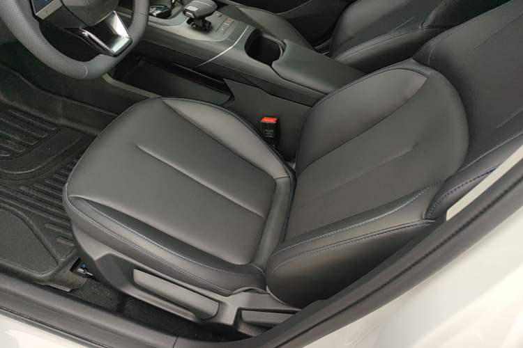 Used CHANGAN Eado 2025 Blue Whale 1.5T 500Bar Prestige Model
