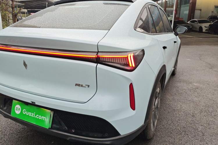 Used Livan Livan 7 2023 450 km – Chasing Clouds