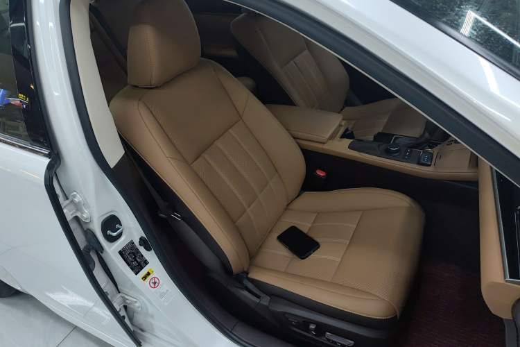 Used Lexus ES 2015 200 Comfort Edition Right Front Seat