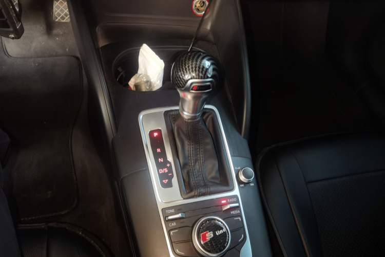 Used Audi A3 2014 Limousine 35 TFSI Automatic Fashion Model Gear Lever