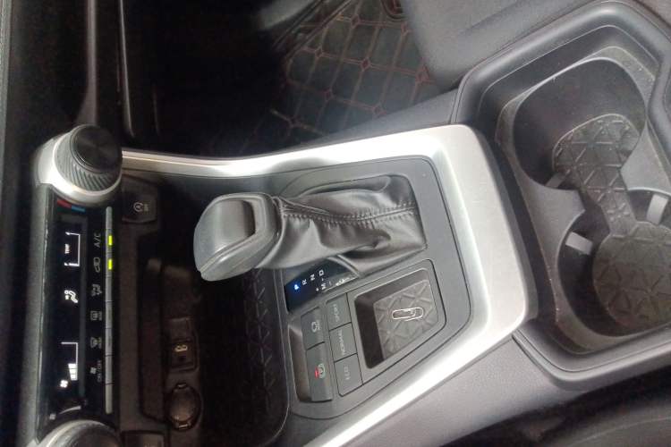 Used Toyota Wildlander 2022 Updated Version 2.0L CVT Two-Wheel Drive Leading Edition
