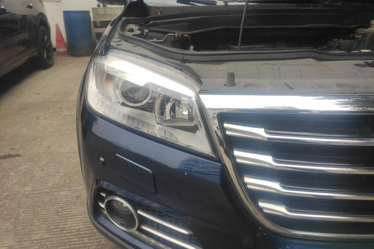 Used Haval H6 2015 Sport Edition 1.5T Automatic Two-Wheel Drive Luxury Model Right Front Headlight