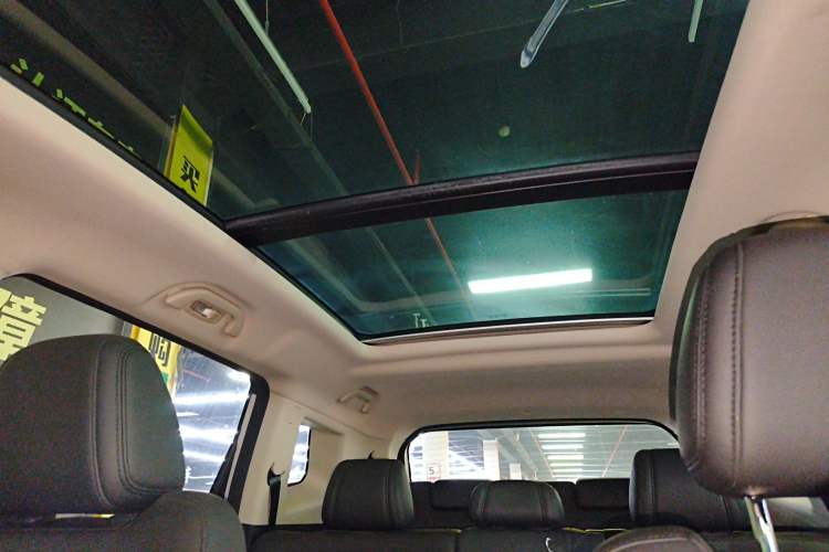 Used Sinotruk VGV U70 2020 1.5T Automatic Smart Luxury 7-Seater Headliner