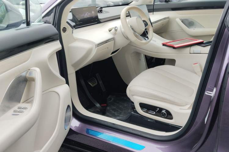 Used Hima Luxeed R7 2024 All-Electric 667 km Max Driver Seat