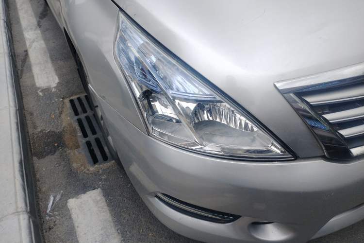 Used Nissan Teana 2011 2.0L XL Comfort Edition Right Front Headlight