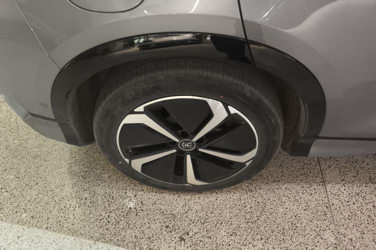 Used BYD Song L EV 2025 Intelligent Driving Version 662 km LiDAR Excellence Edition Right Rear Wheel Hub