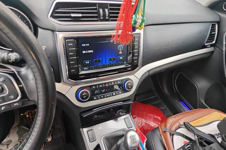 Used Haval H6 Coupe 2015 Blue-Label Facelift 2.0T Manual Two-Wheel Drive Urban Version Audio And AC Panel