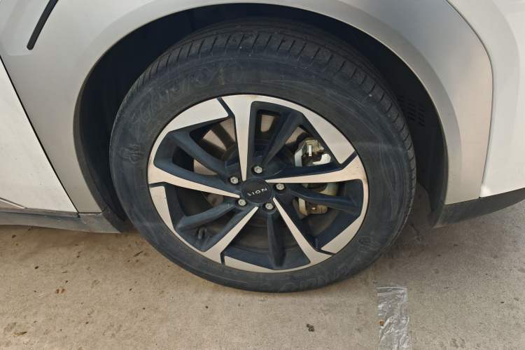 Used AION Y 2023 Plus 610 Smart Edition Ternary Lithium Right Front Wheel Hub