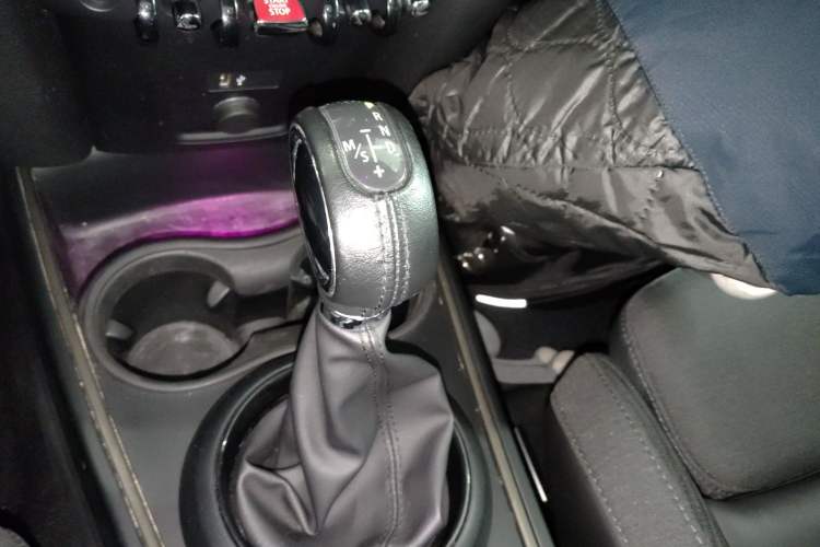 Used MINI Countryman 2018 1.5T COOPER ALL4 Classic Edition Gear Lever