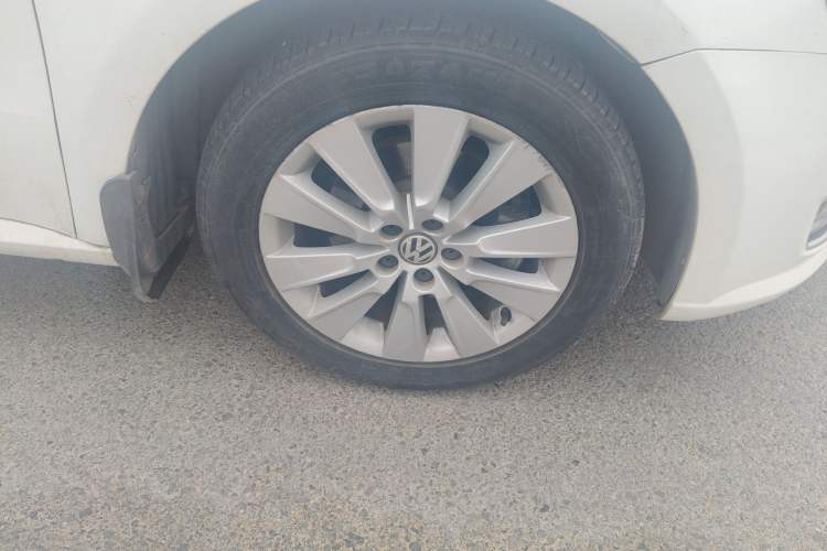 Used Volkswagen Lavida 2013 1.4TSI DSG Comfort Edition Right Front Wheel Hub