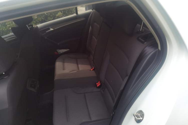 Used Volkswagen Golf 2017 1.6L Automatic Comfort Million-Vehicle Anniversary Edition Left Rear Seat