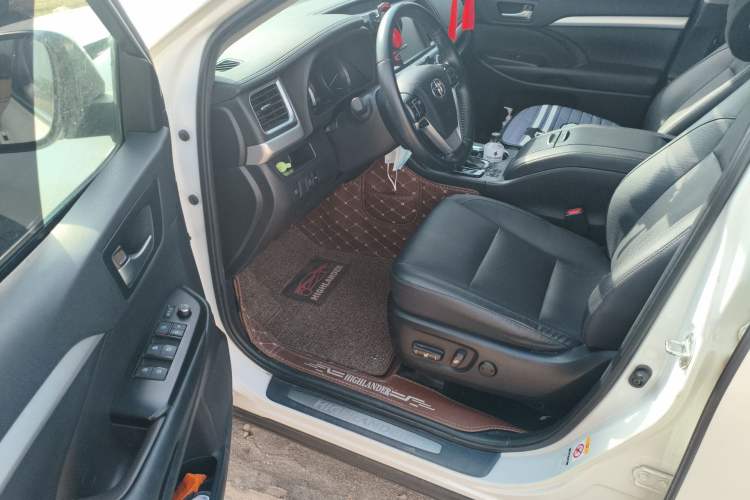 Used Toyota Highlander 2018 2.0T Four-Wheel Drive Luxury Version 7 Seats China VI Standard Driver Seat