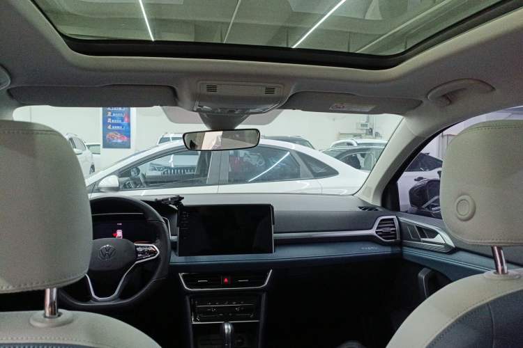 Used Volkswagen Tharu 2024 300TSI Two-Wheel-Drive Full Moon Edition Headliner