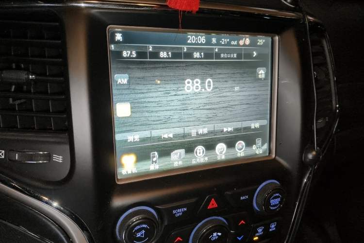 Used Jeep Grand Cherokee 2016 3.0L Comfort Navigation Edition Audio And AC Panel