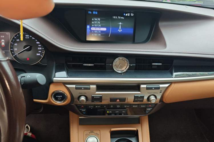 Used Lexus ES 2015 300h Comfort Edition Audio And AC Panel