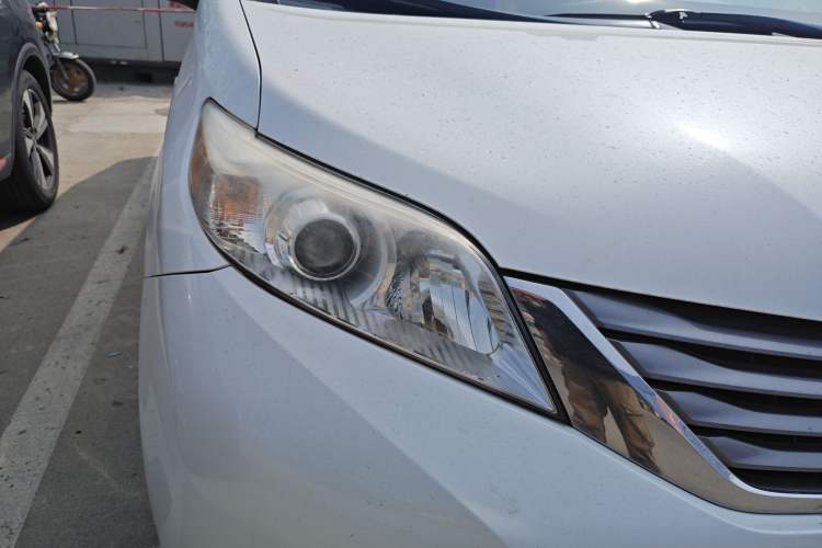 Used Toyota SIENNA 
