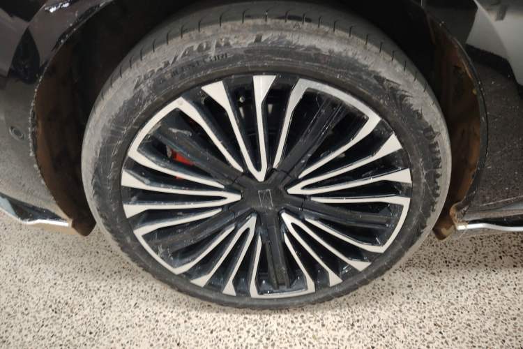 Used Avatr 12 2025 Ultra All-Electric Four-Wheel Drive Right Rear Wheel Hub