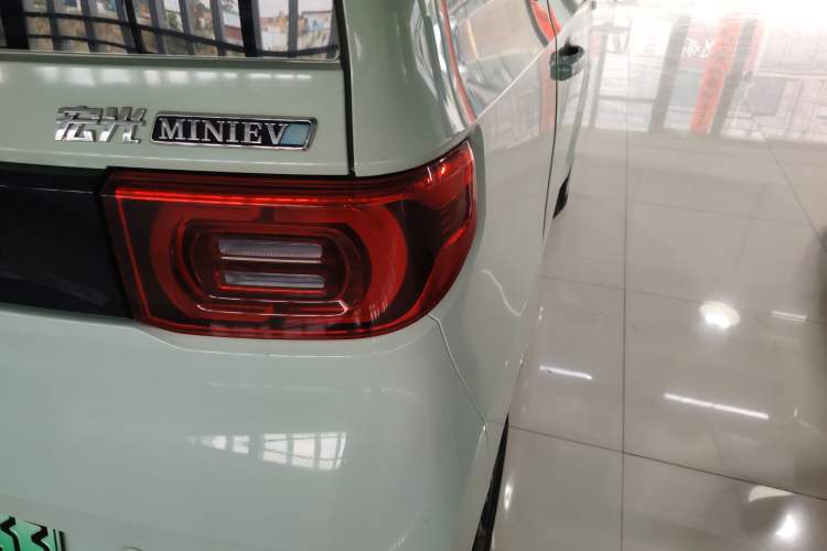 Used Wuling Hongguang MINIEV 2021 Macaron Fashion Edition Lithium-Ion Battery Right Rear Taillight