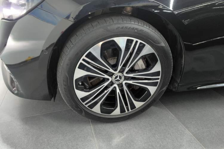 Used Mercedes-Benz E-Class New Energy 2024 E 350 e L Plug-in Hybrid Sedan Left Front Wheel Hub