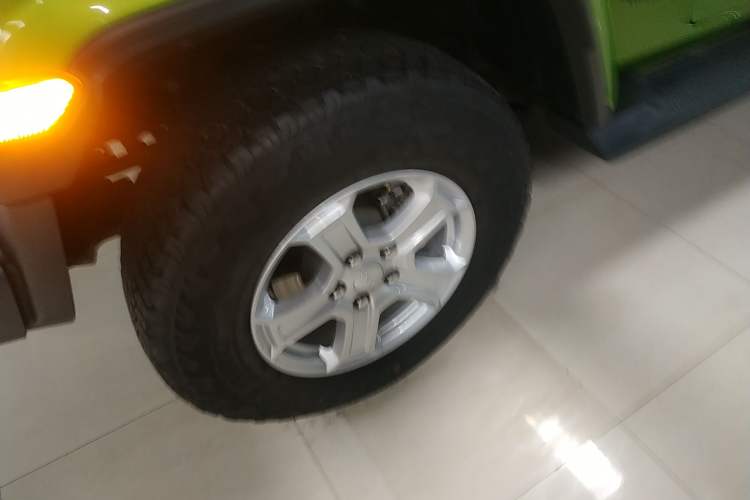 Used Jeep Wrangler 2019 2.0T Sahara Four-Door Version China VI Emission Standard