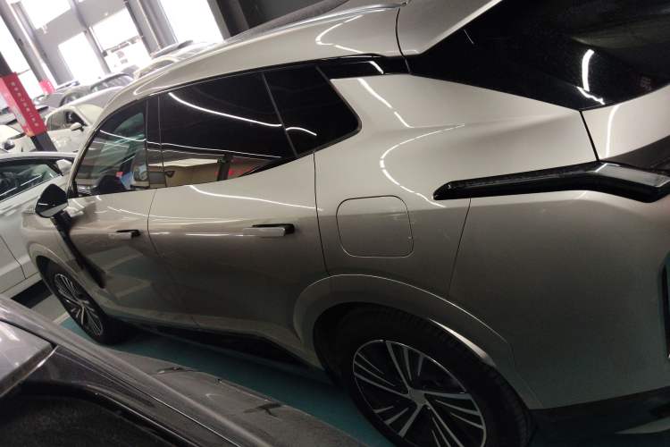 Used Lynk & Co 08 EM-P 2023 120km Long-Range Halo Exterior 3