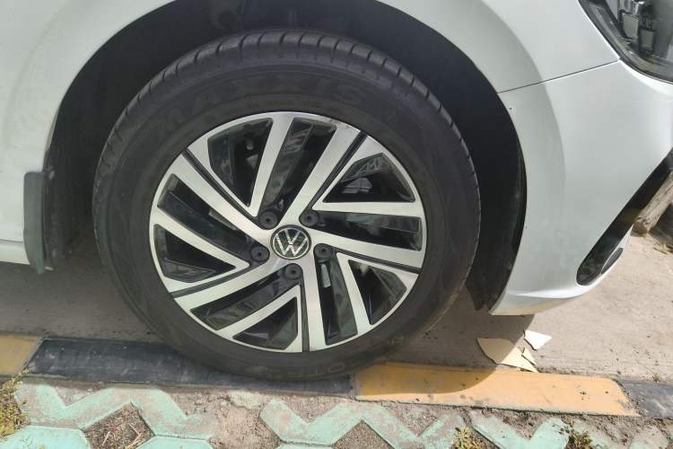 Used Volkswagen Lavida 2023 280TSI DSG Starry Sky Deluxe Edition Right Front Wheel Hub