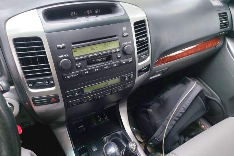 Used Toyota Prado 2005 4.0L Automatic GX Luxury Edition Audio And AC Panel