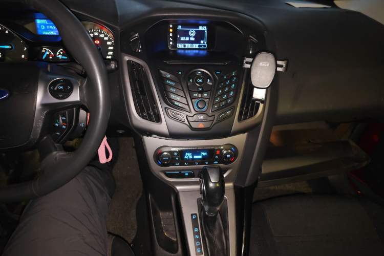 Used Ford Focus 2012 Hatchback 1.6L Automatic Fashion Edition Audio And AC Panel