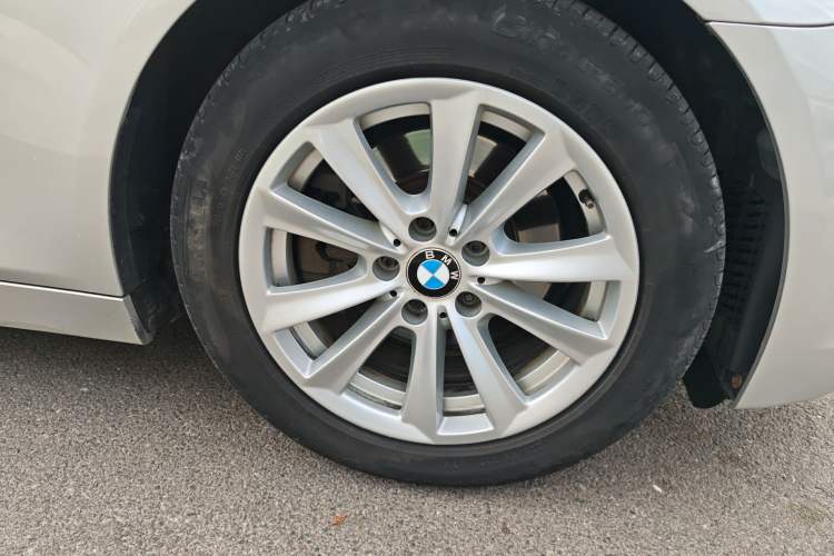 Used BMW 5 Series 2011 523Li Luxury Model Right Front Wheel Hub