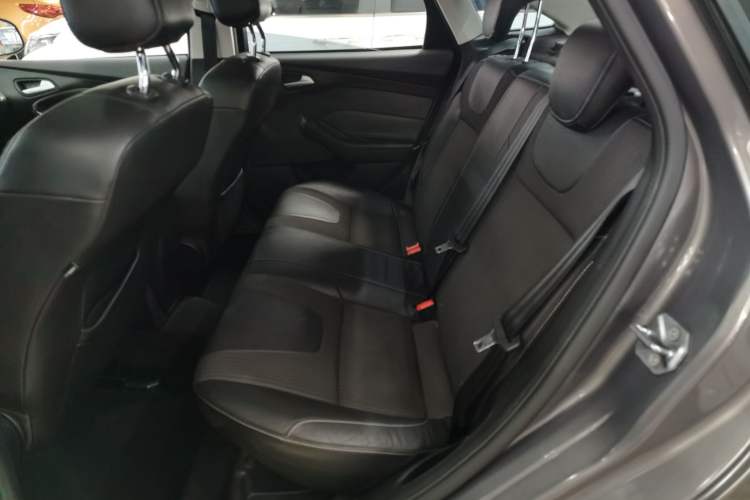 Used Ford Focus 2012 Sedan 1.6L Automatic Fashion Edition