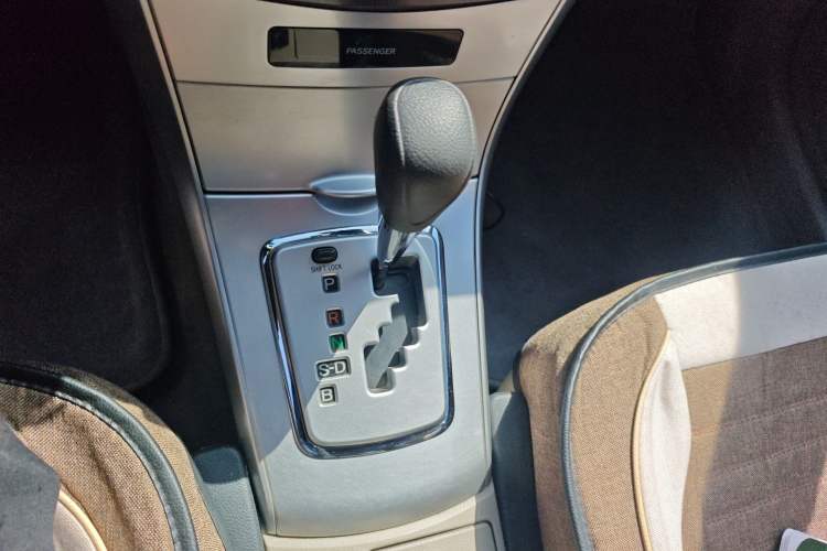 Used Toyota Corolla 2011 1.8L CVT GL-i Gear Lever